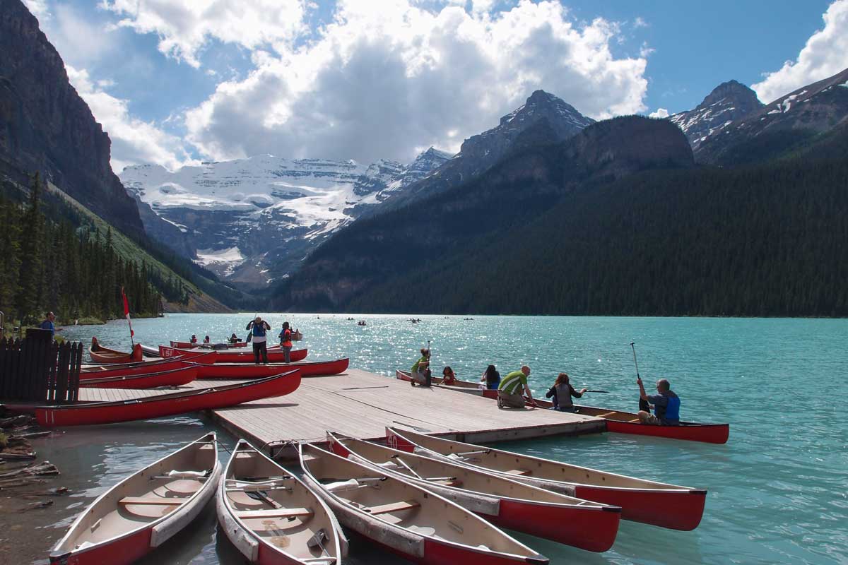 Kanus auf dem Lake Louise